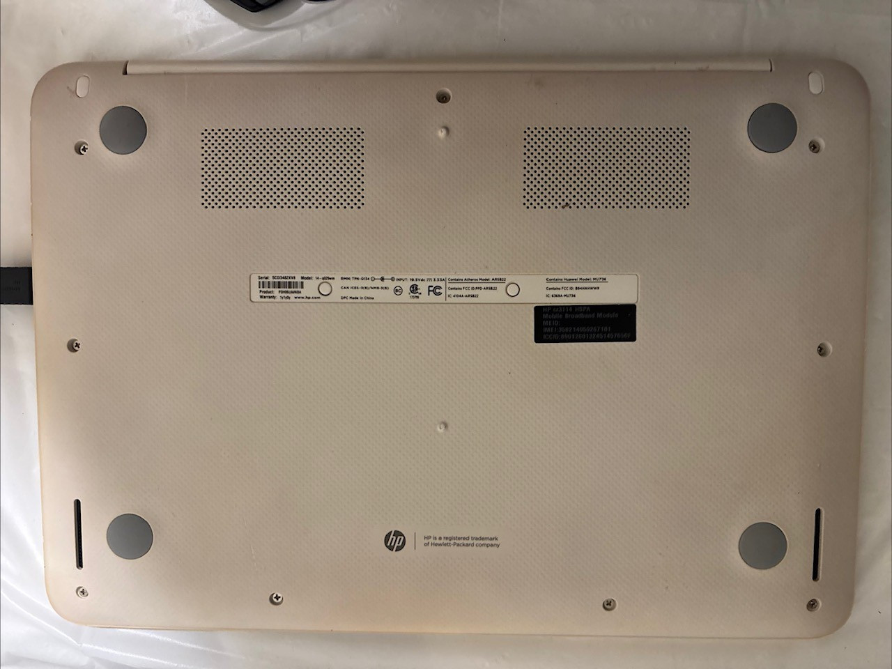 Hewlett-Packard (HP) Chromebook 14 Q029WM 4gb Ram, 16 GD SSD (Read Description)