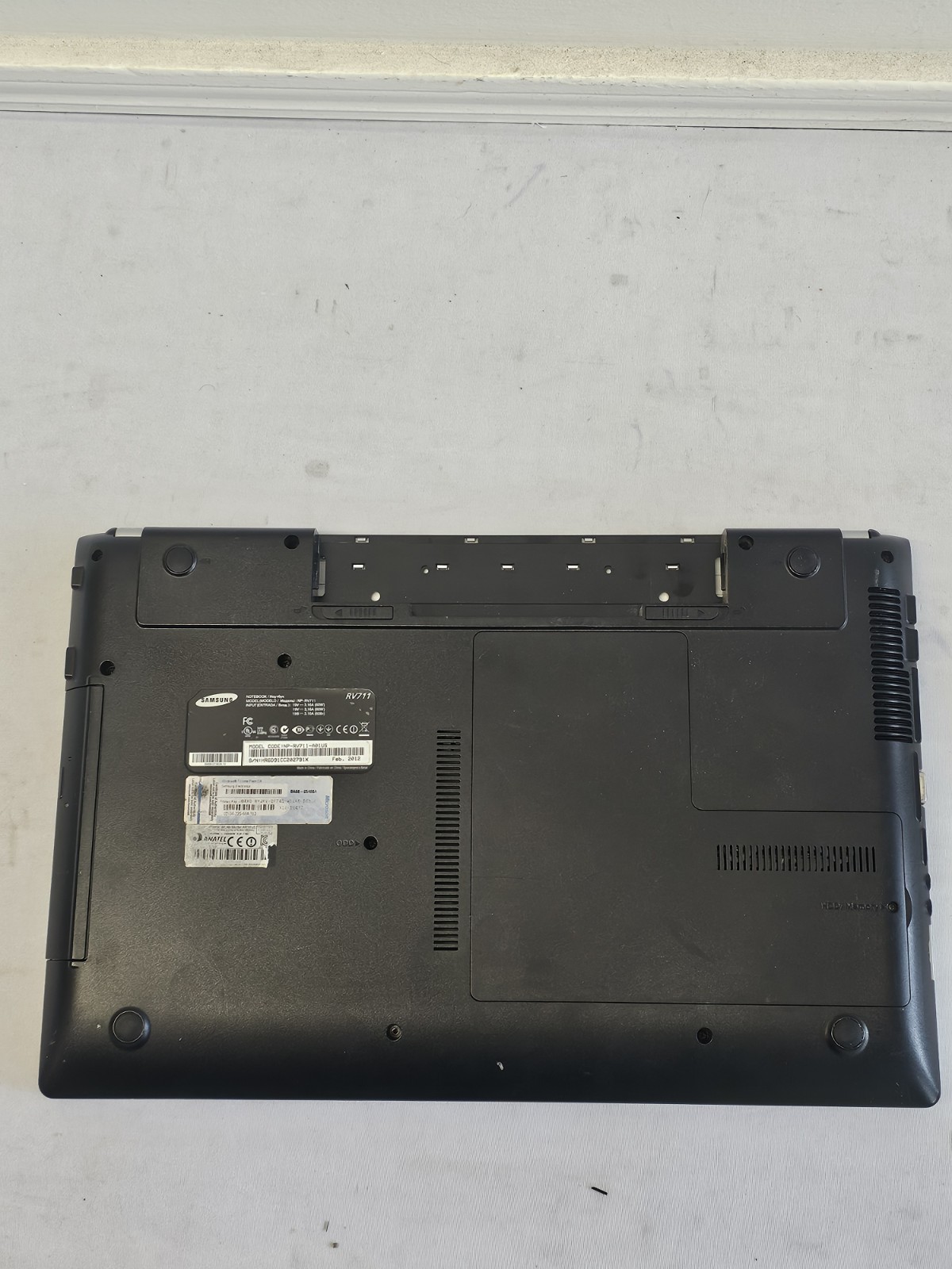 Samsung RV711 Laptop – i3-M380 – 4GB RAM – 500GB HDD – NO BATT Parts/Repair READ