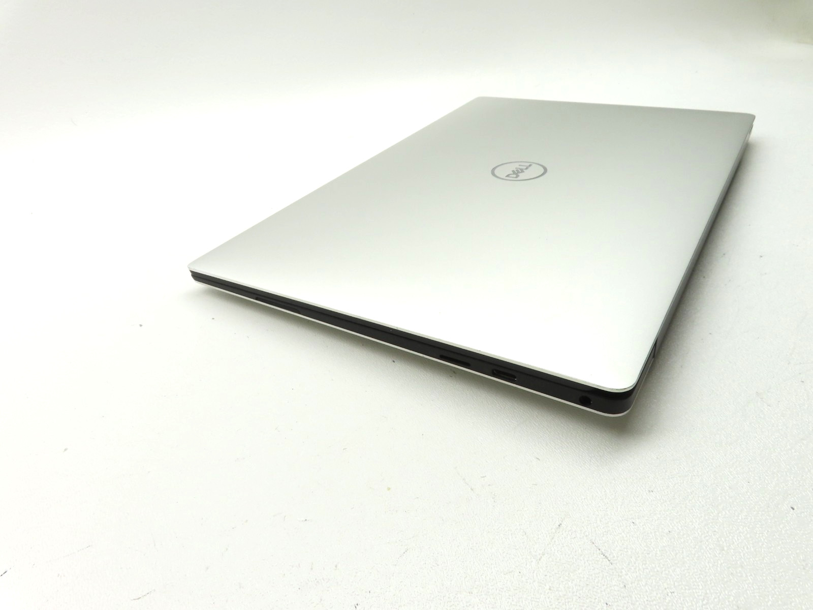 Dell XPS 13 7390 13.3″ Intel i7-10510U 1.8GHz 8GB RAM 512GB SSD