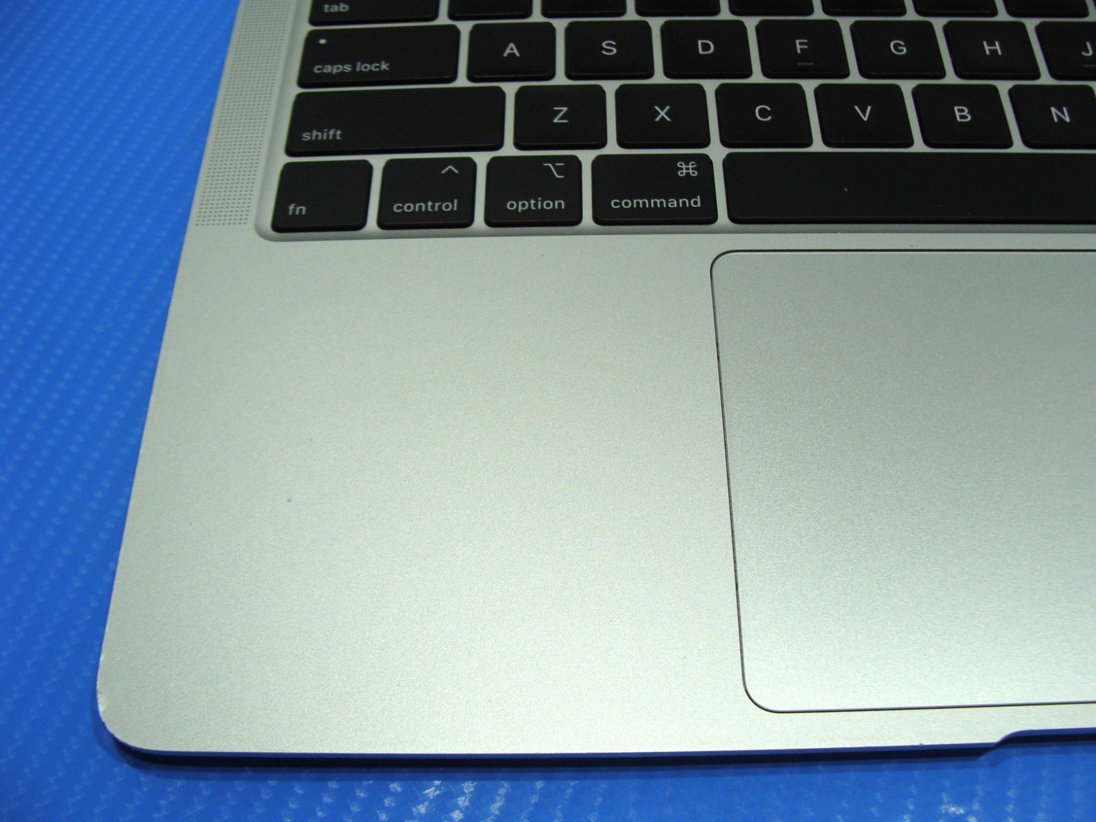 Apple MacBook Air 13″ A2179 (2020) i3-1000NG4 1.1GHz 8GB 256GB SSD MWTJ2LL/A +PA