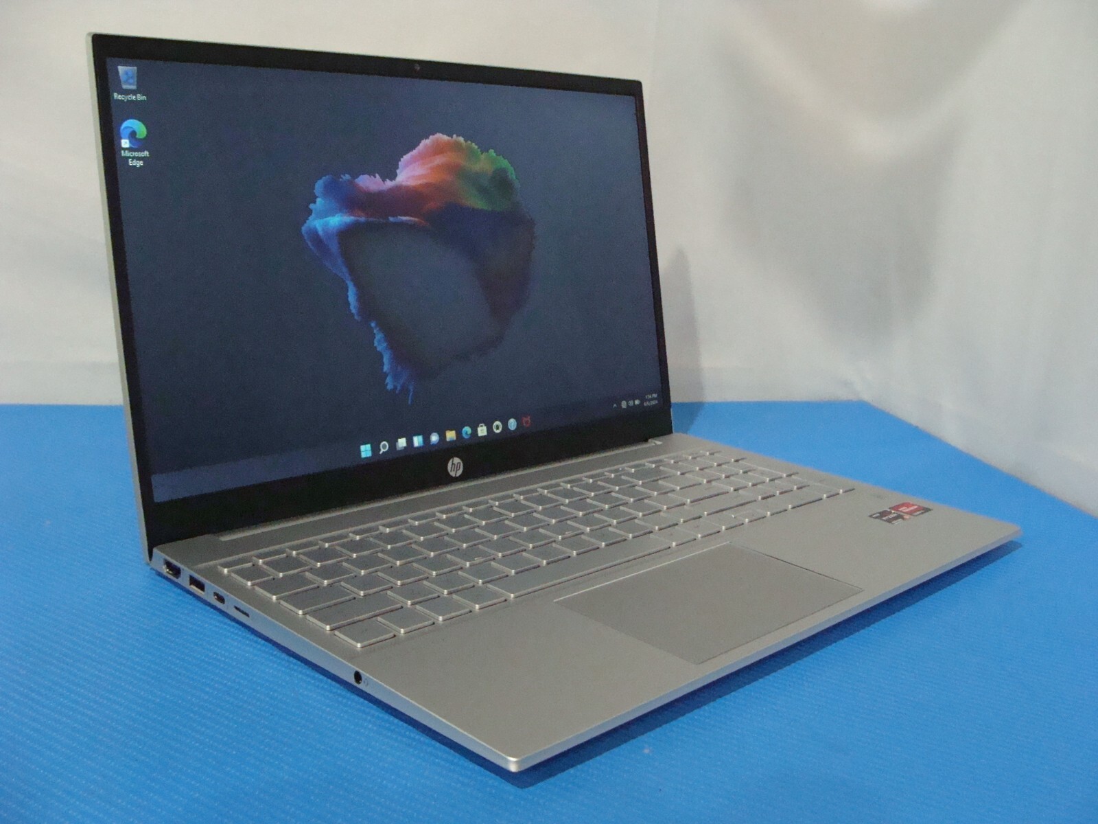 NEW! HP Pavilion 15-eh1010nr 15.6″TOUCH AMD Ryzen 5 2.1GHz 8GB 512GB PwR Battery