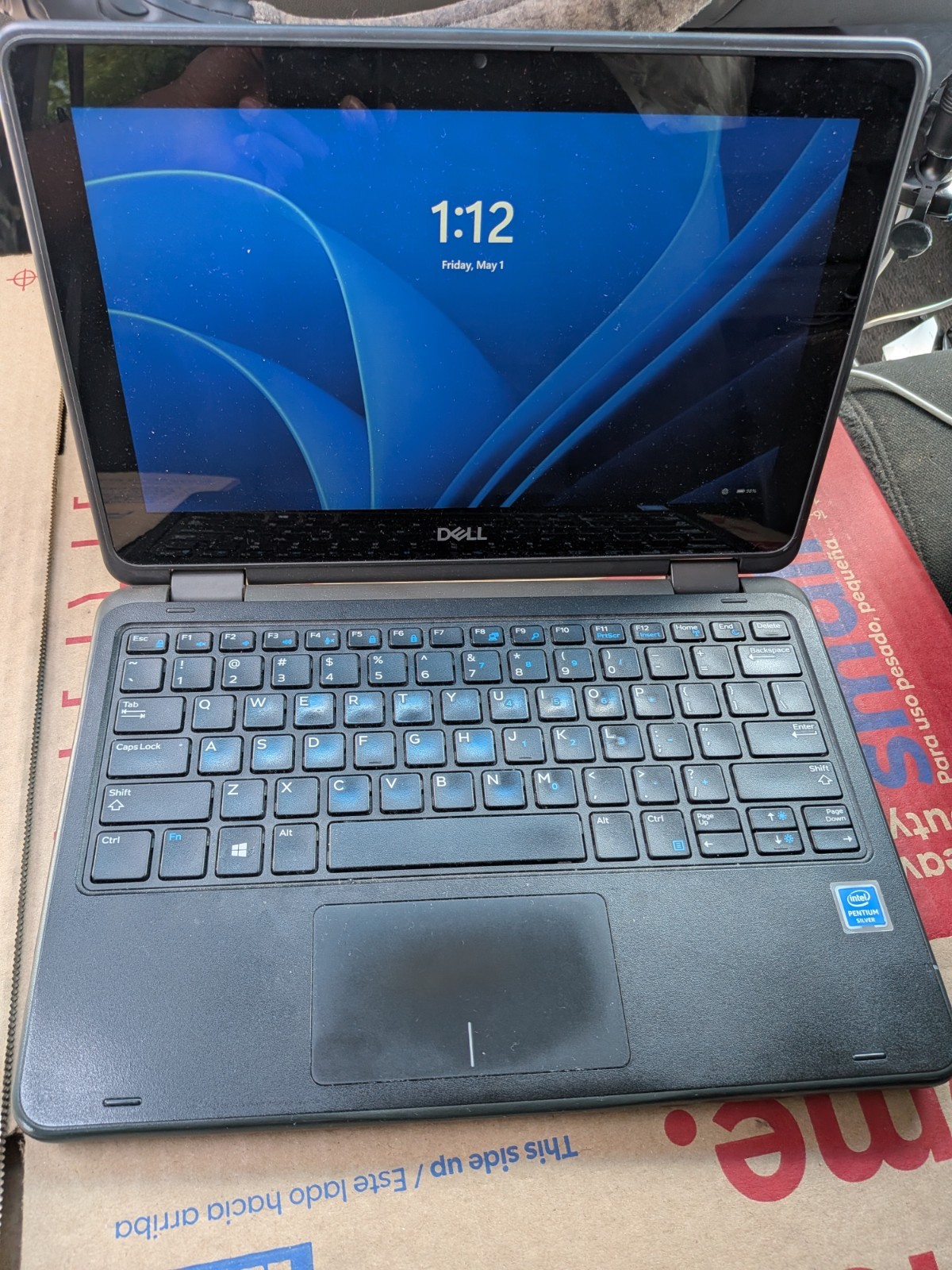 Dell Latitude 3190 2-in-1 Laptop LCD Touch Screen with charger