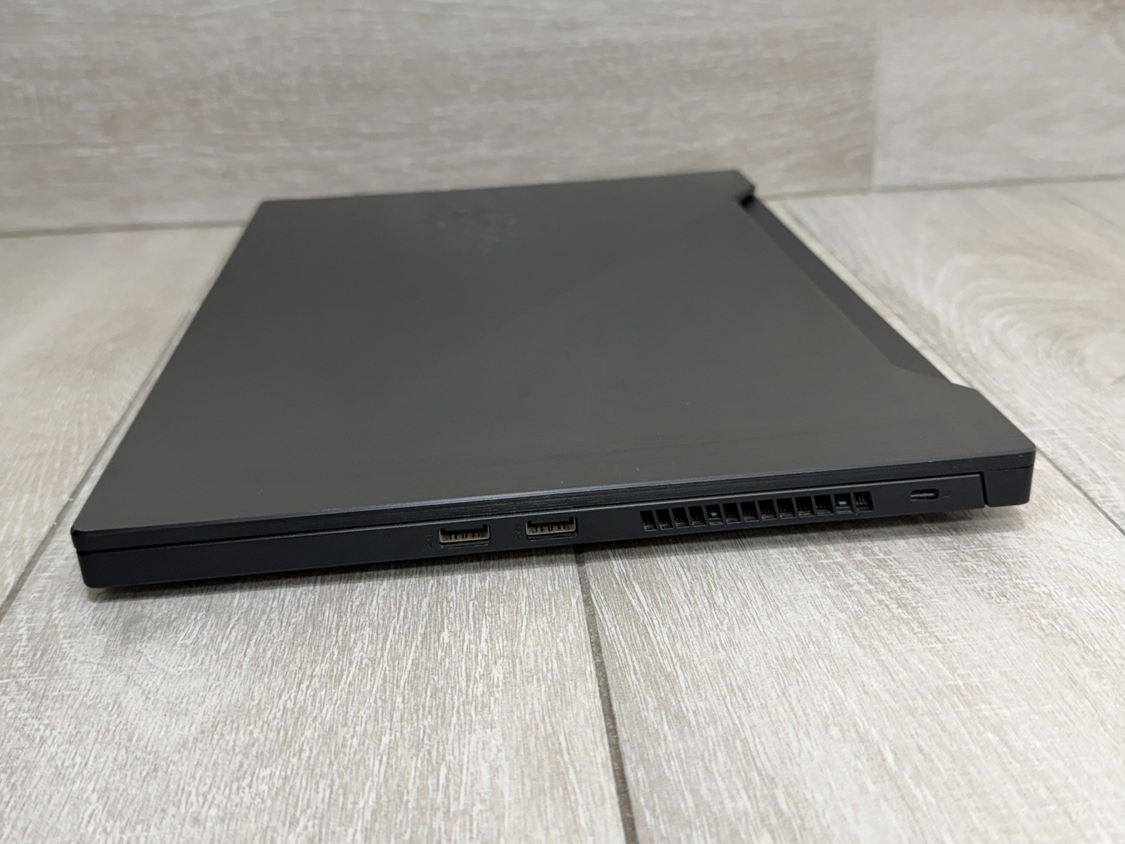 Asus ROG Zephyrus GU502D 15.6″ Ryzen 7-3750H GeForce GTX 1660 Ti 16GB RAM 512GB