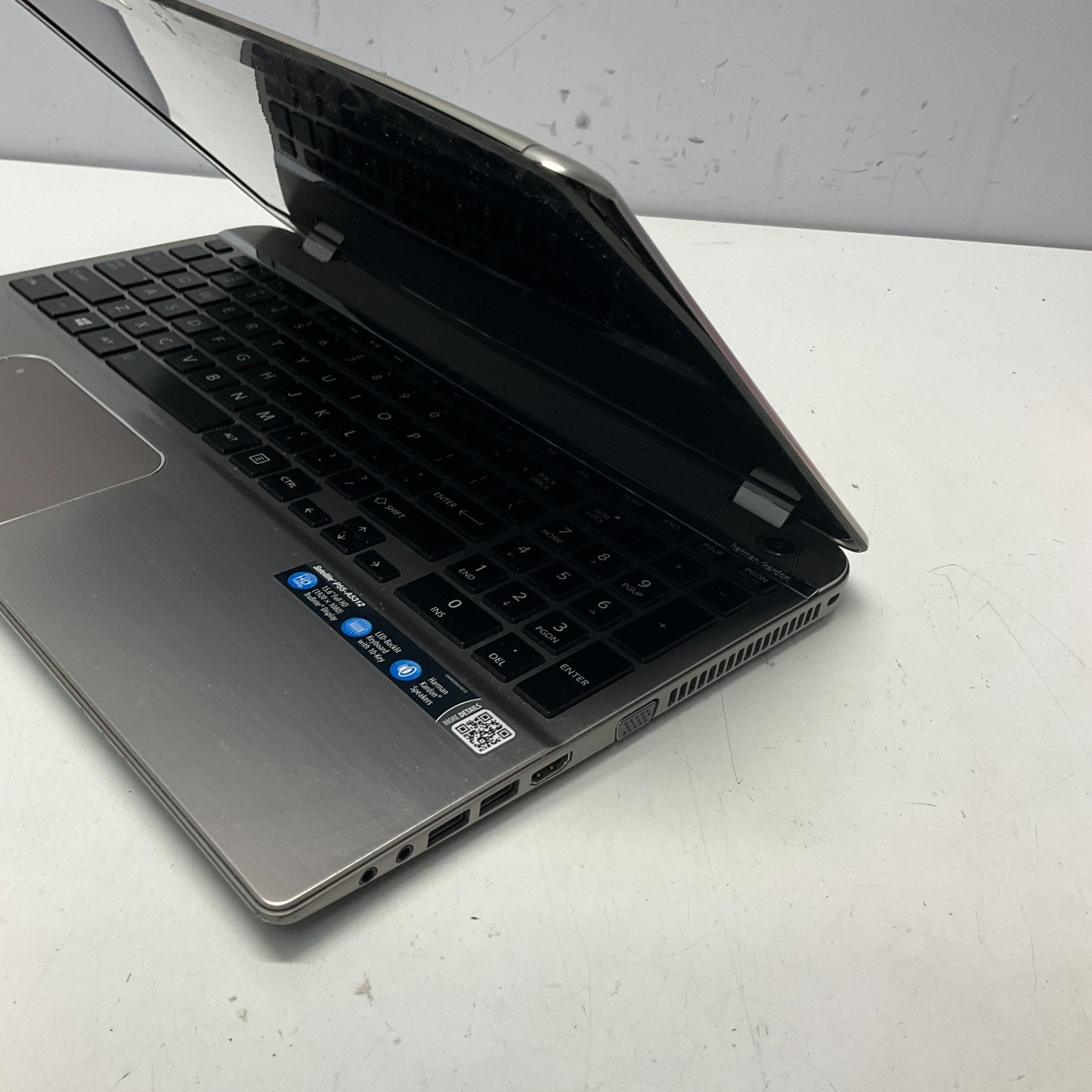 TOSHIBA SATELLITE RADIUS P55W-B5312-FOR PARTS/REPAIR- BROKEN LCD AS IS