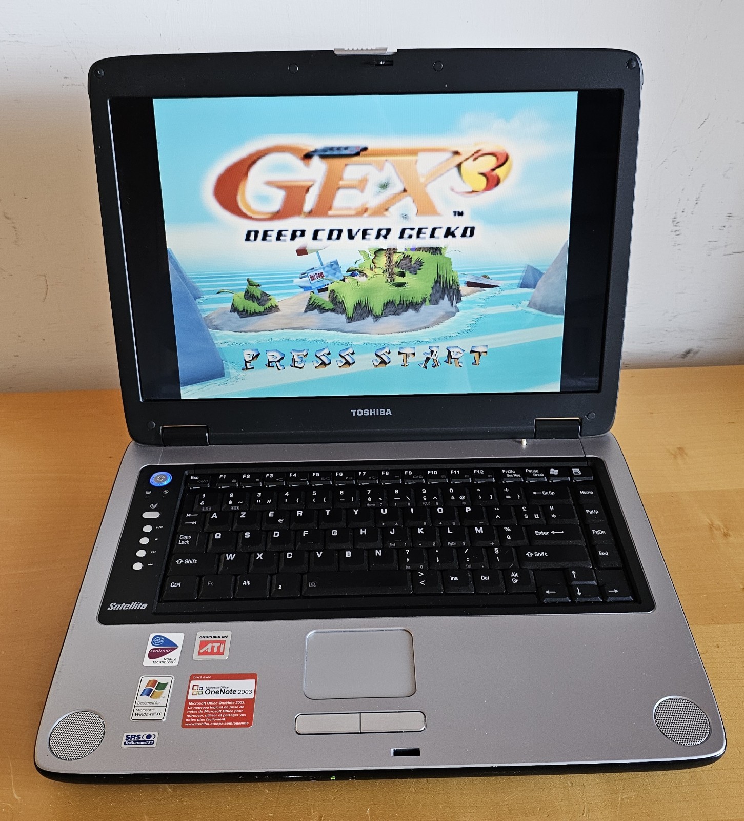 Toshiba M40X-186 Windows XP 15.4″ Retrogaming N64 PS1 SNES SEGA Notebook PC