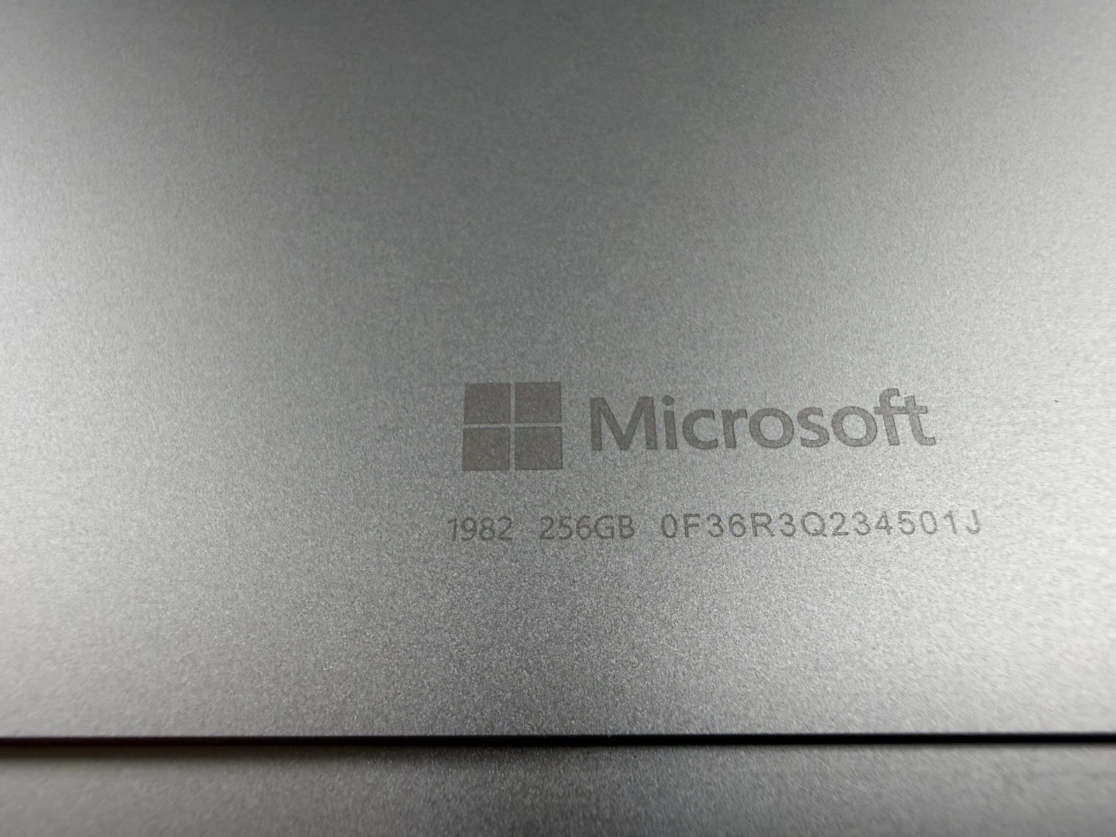 Microsoft Surface Pro 8 (1982) i5-1145G7 – 16GB RAM – 256GB 120Hz – Win 11 Pro