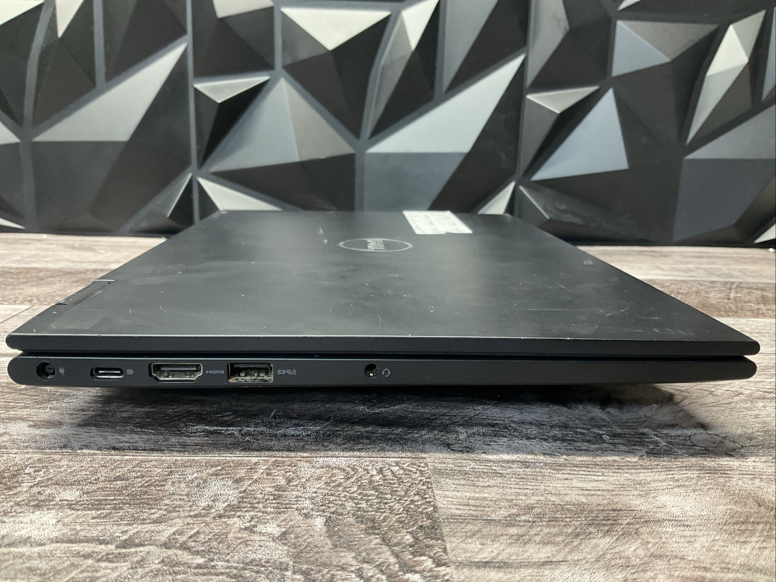 Latitude 3390 2-in-1 / i5 8th / No RAM Laptop Notebook PC / C20