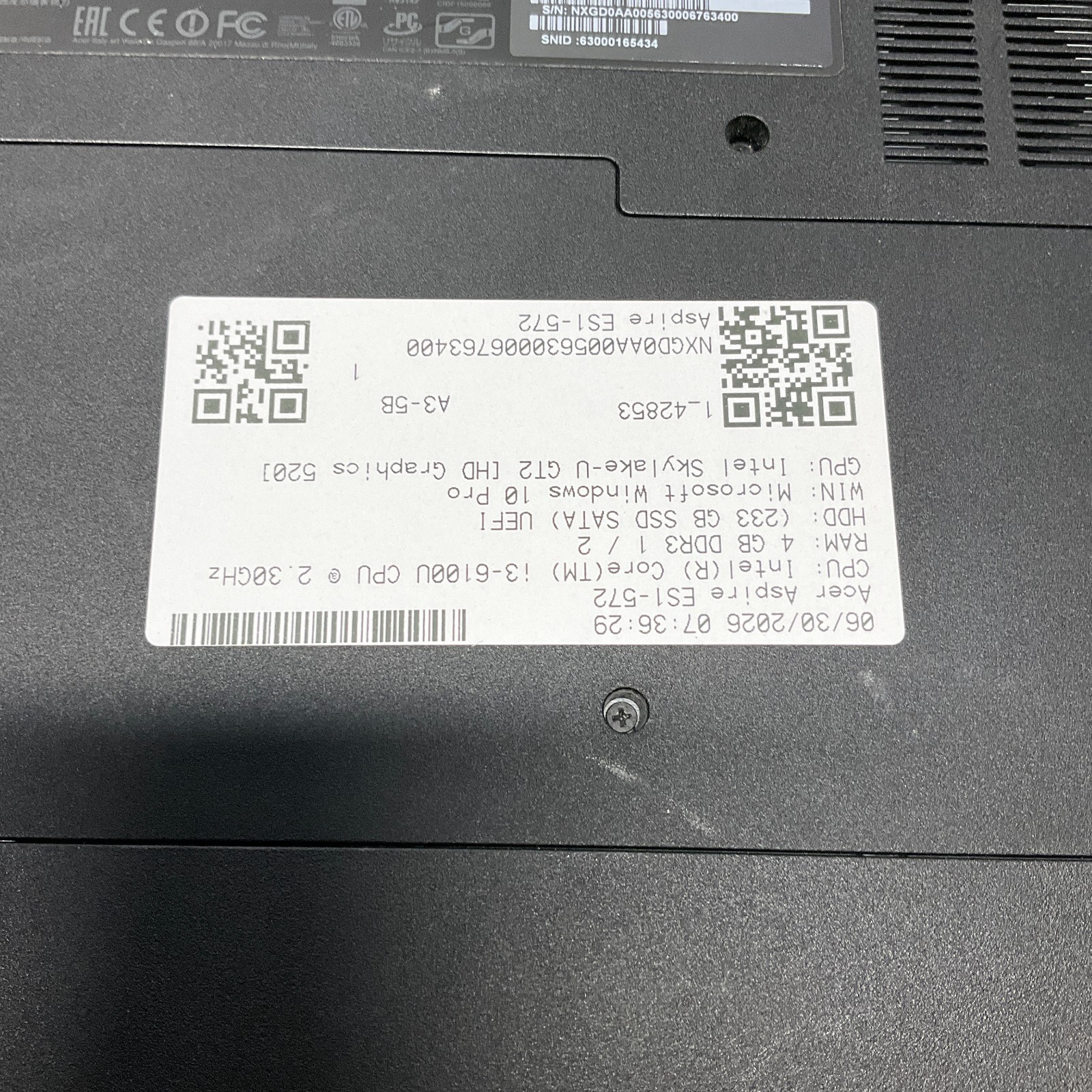 Acer Aspire ES1-572 Laptop Intel Core i3-6100U @ 2.30 GHz 4GB 250GB SSD Win 10
