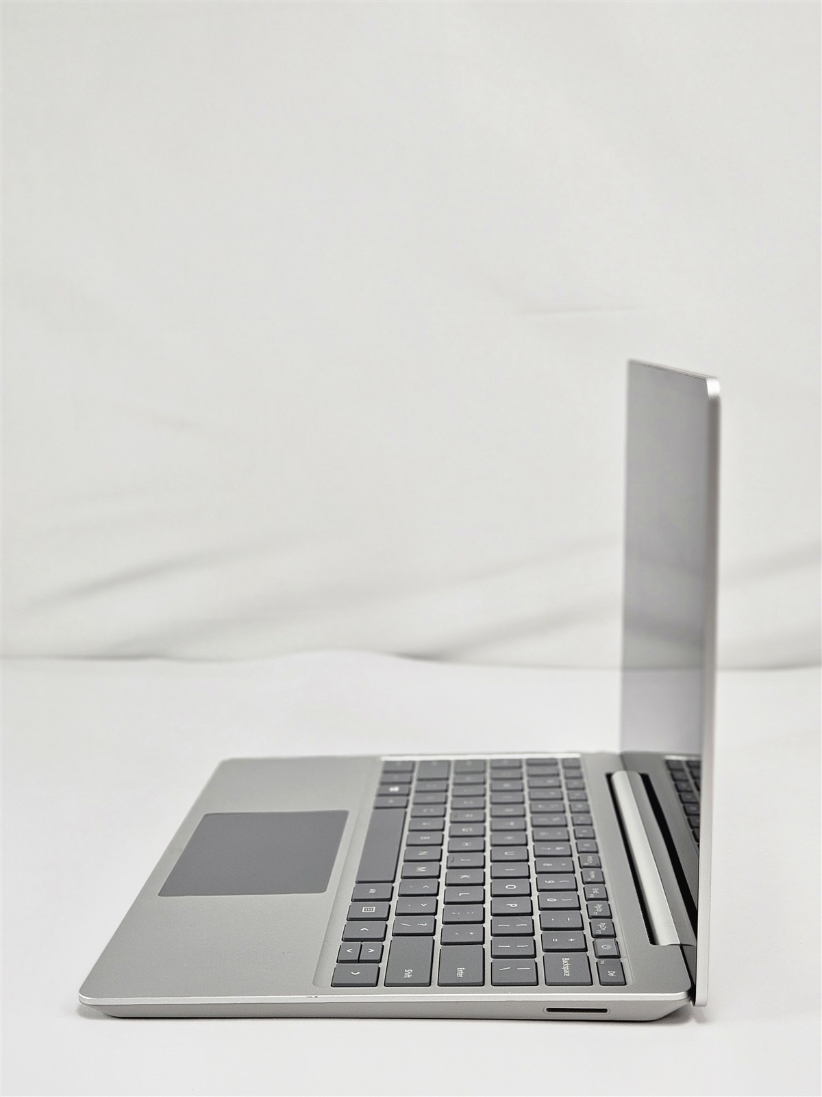 Microsoft Surface Laptop Go 2 12.4″ i5-1135G7 2.4GHz 16GB RAM 256GB SSD Win11