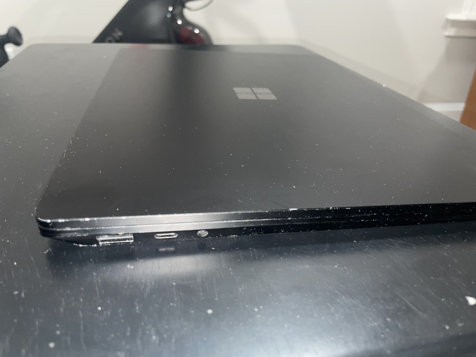 MASSIVE TECH BUNDLE – 4 Laptops, 6 Desktop Monitors, 2 Lenovo Docks