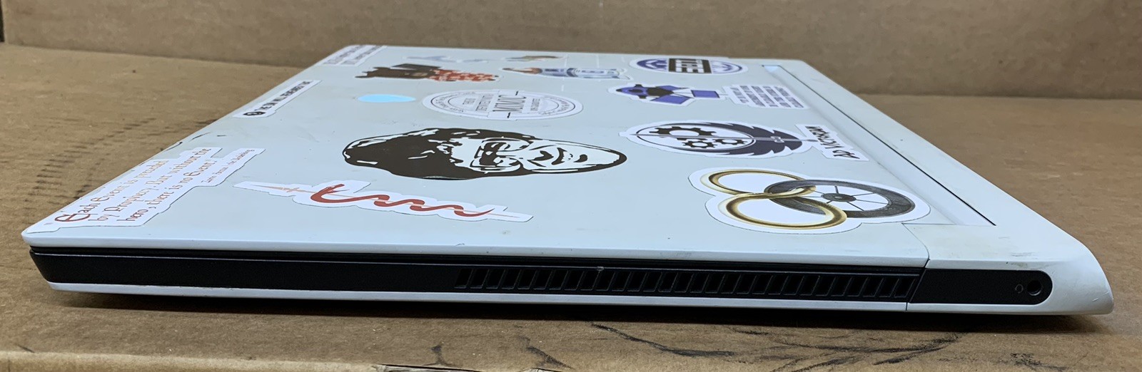 Alienware x17 R1 17.3″ FHD Laptop Intel Core i7-11800H RTX 3060 8GB DDR4 RAM
