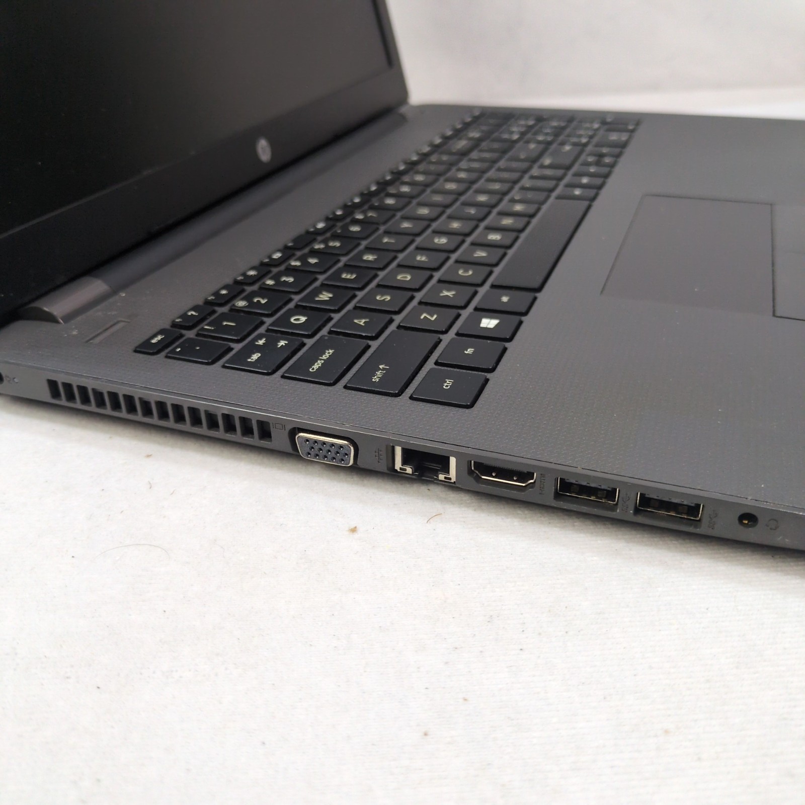 HP 255 G6 Notebook PC, AMD E2-9000e Radeon R2, 4GB RAM NO SSD/OS/AC ADAPTER