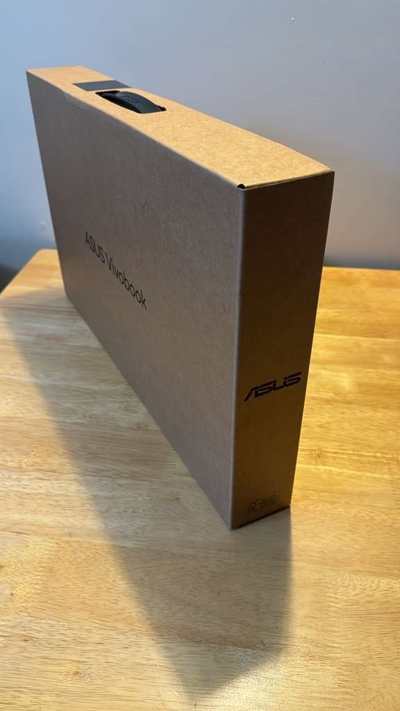 ASUS Vivobook 16 16.0″ IPS WUXGA AMD Ryzen AI 5 340 16GB 1TB SSD W11H Laptop