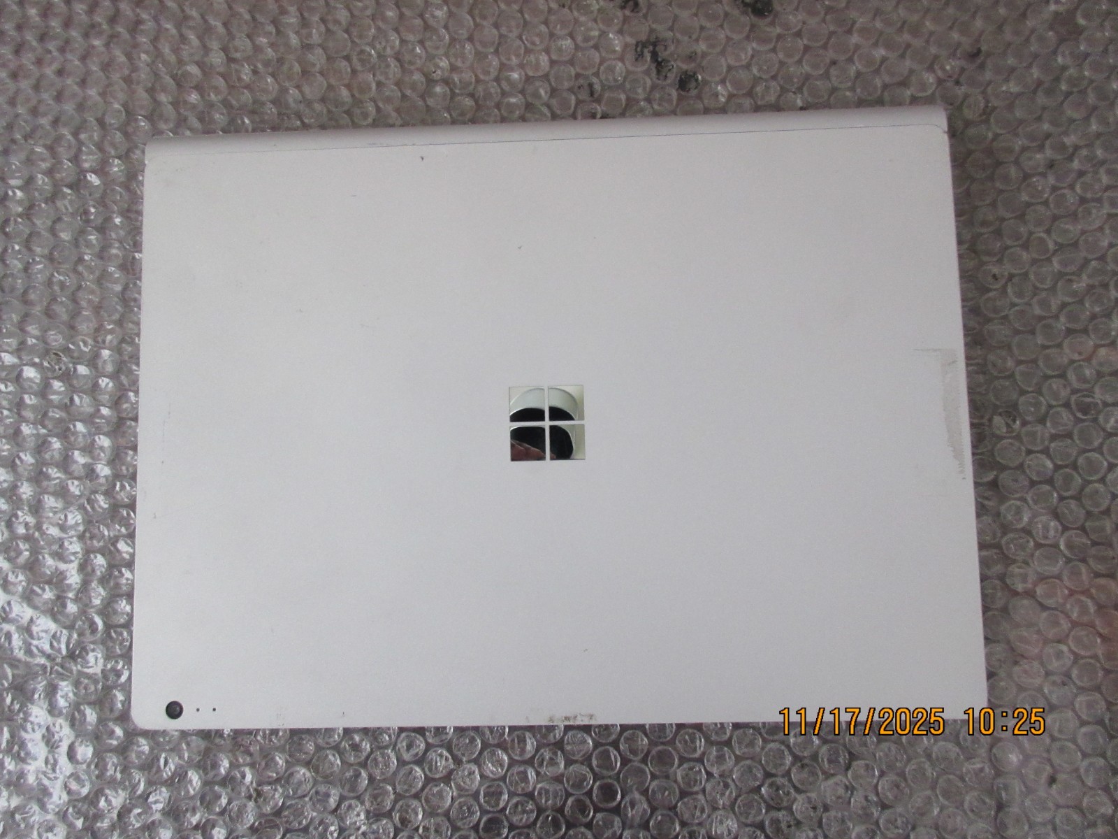 Microsoft Surface 2 Book 1832 Core i5-7th @ 2.6GHz 8GB RAM 256GB HDD Win10P.