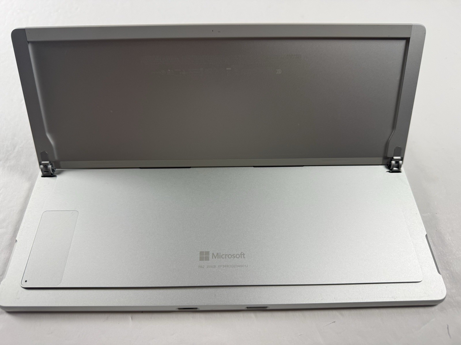 Microsoft Surface Pro 8 (1982) i5-1145G7 – 16GB RAM – 256GB 120Hz – Win 11 Pro