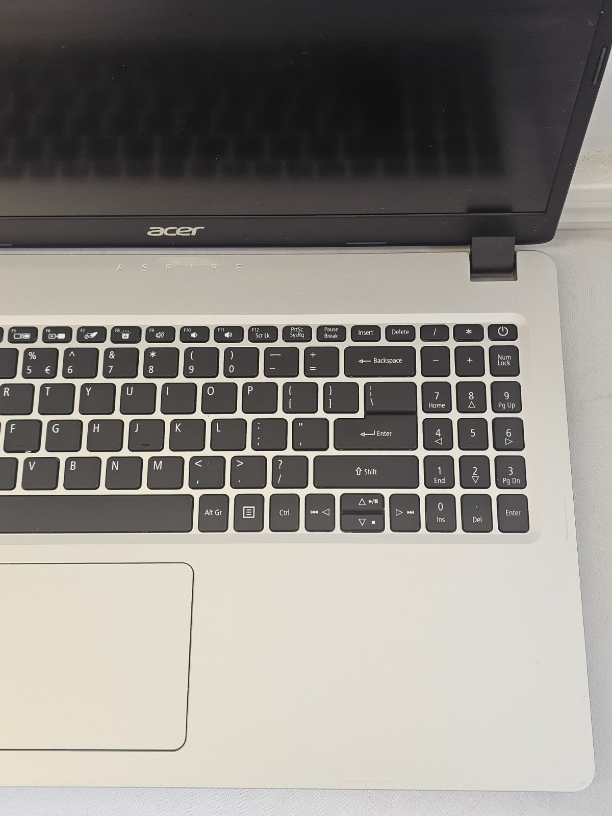 Acer Aspire A515-43 Laptop – AMD Ryzen 3-3200u – 16GB RAM 1TB HDD Win 11 – READ