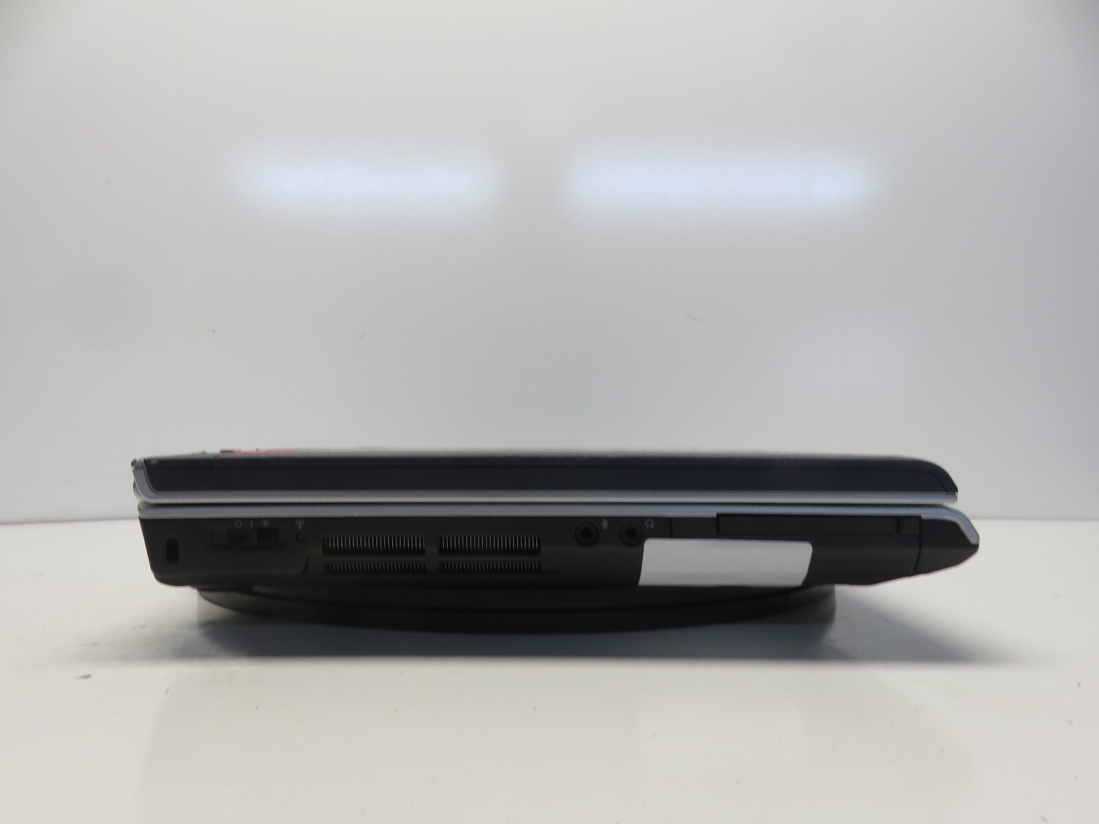 Dell Inspiron 1520 Intel Core 2 Duo 06FD 1.46GHz 1 GB NO HDD No Batt