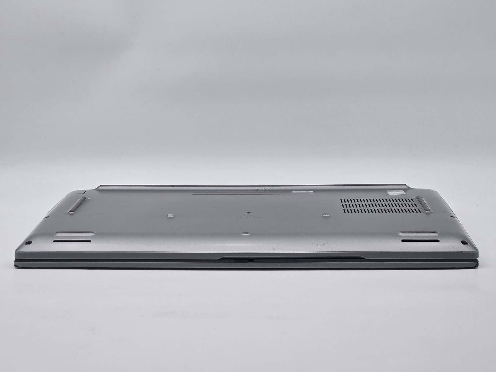 Dell Precision 3590 15 Core Ultra 7 165H RTX 500 Ada 16GB 512GB Grade D