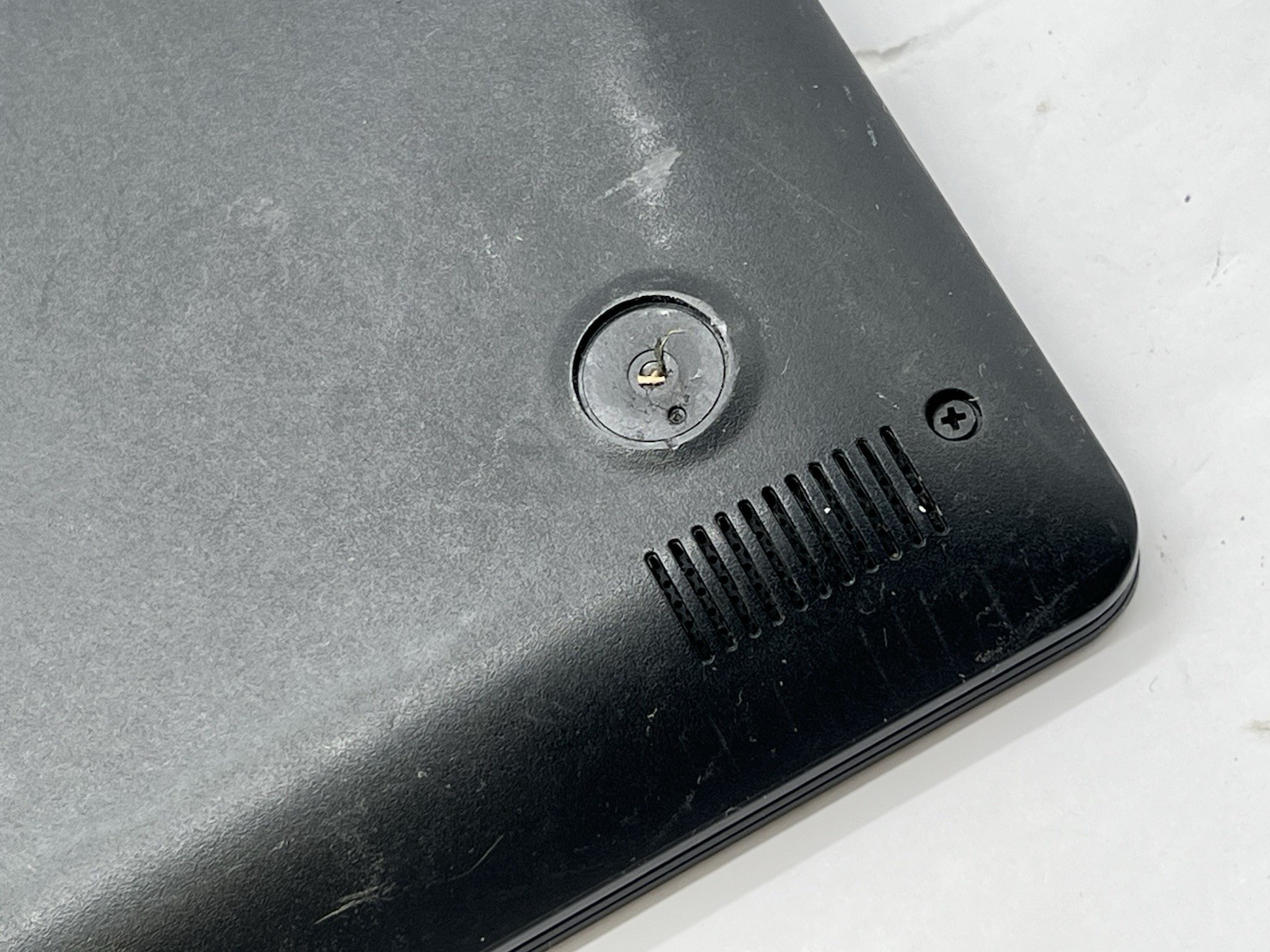 Dell Latitude 3590, i7-8550U CPU, @ 1.80GHz, 8GB RAM, 256GB SSD-No OS/Charger