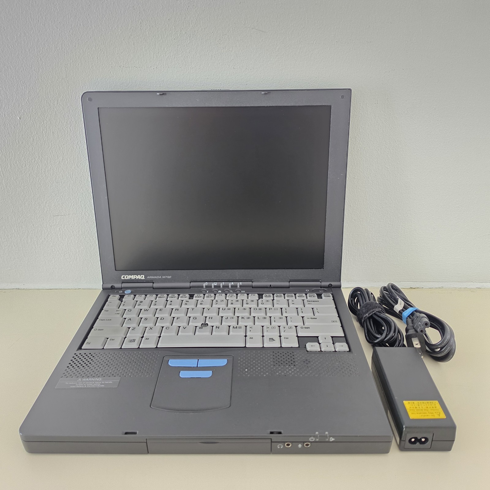 13.3″ Vintage COMPAQ ARMADA M700 Laptop – Intel Pentium III – 384MB RAM 10GB HDD