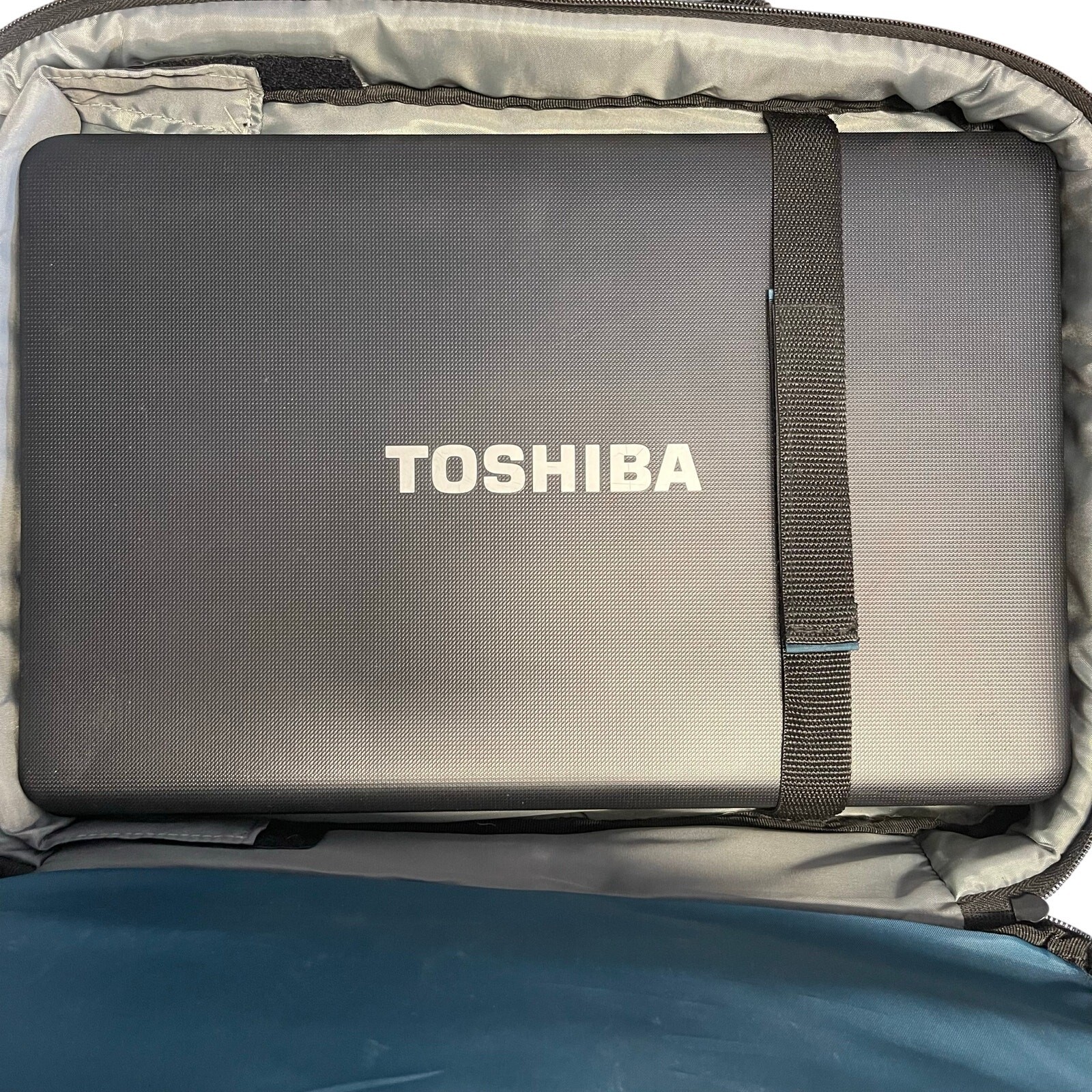 Toshiba Satellite C655 PARTS ONLY Laptop and Carrying Bag PLEASE READ
