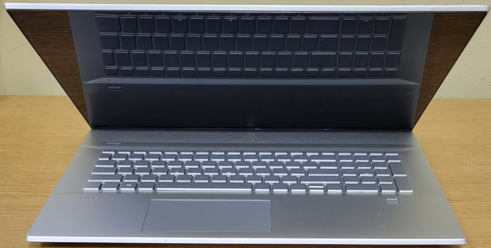 HP ENVY 17m-ce1xxx i7-10510U 1.80GHz 16GB 256GB NVMe GeForce MX250 No OS B Grade