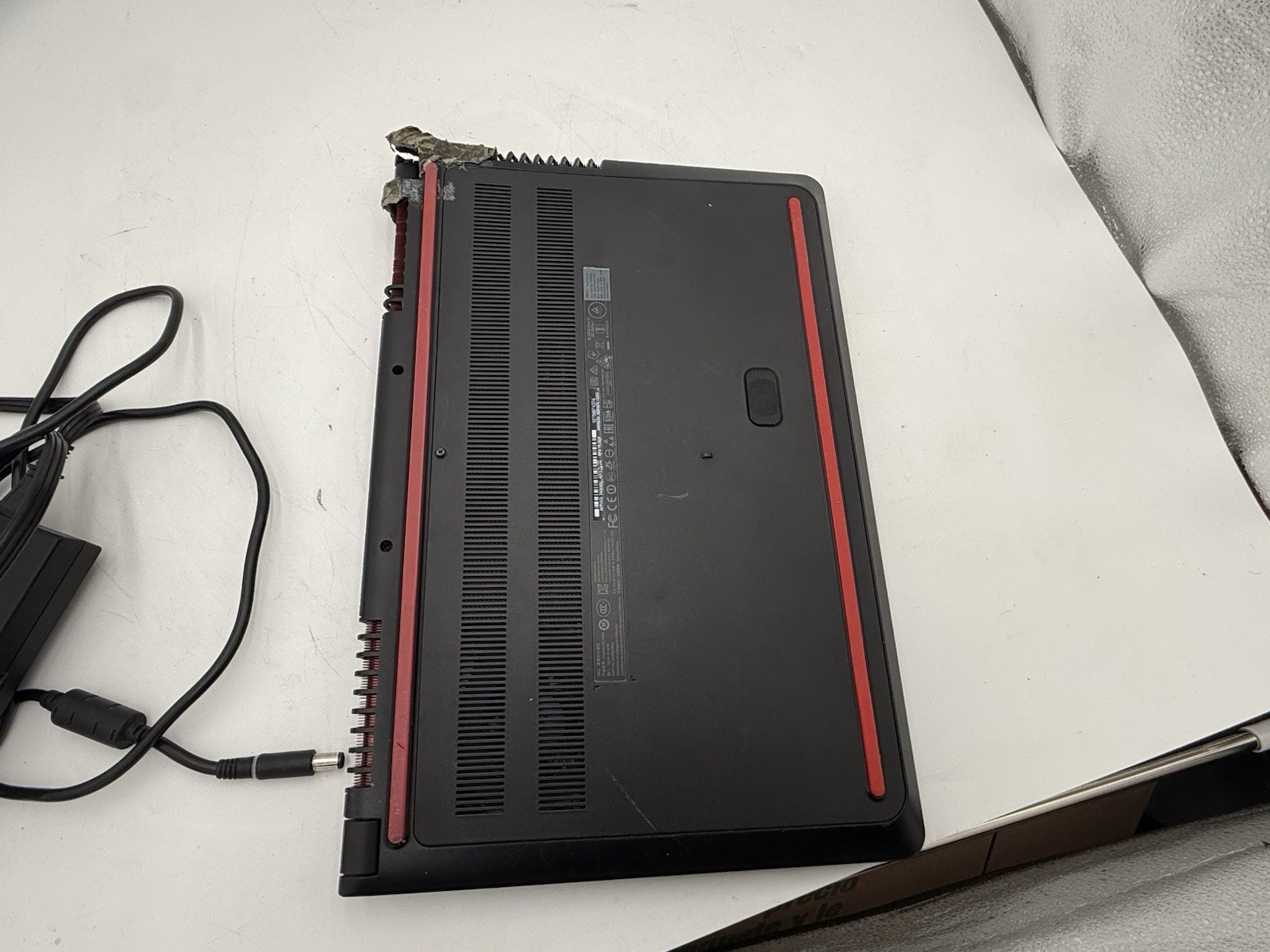 Dell Inspiron 15-7559 15.6″, i5-6300HQ, GTX 960M, NO HDD, NO RAM