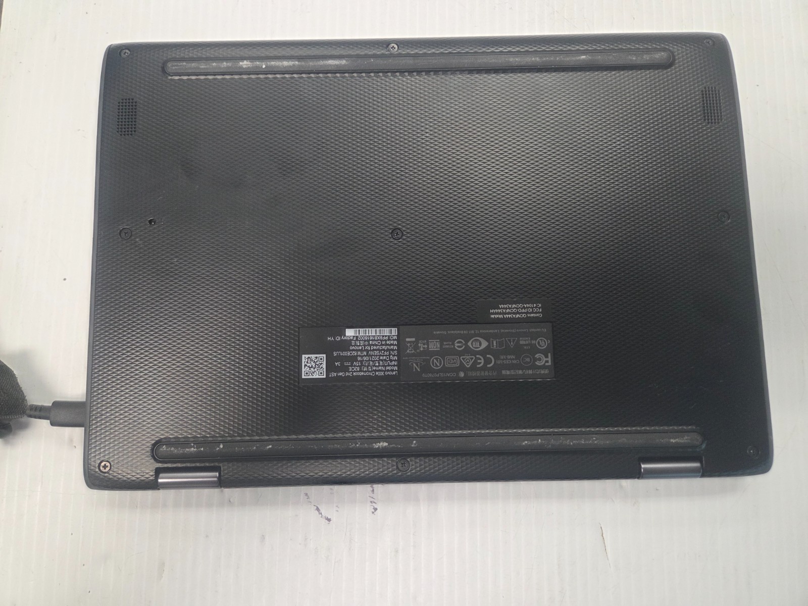 Lenovo 300e Chromebook 2nd Gen (Decent Condition) (AMD Radeon R4) (W/O Charger)