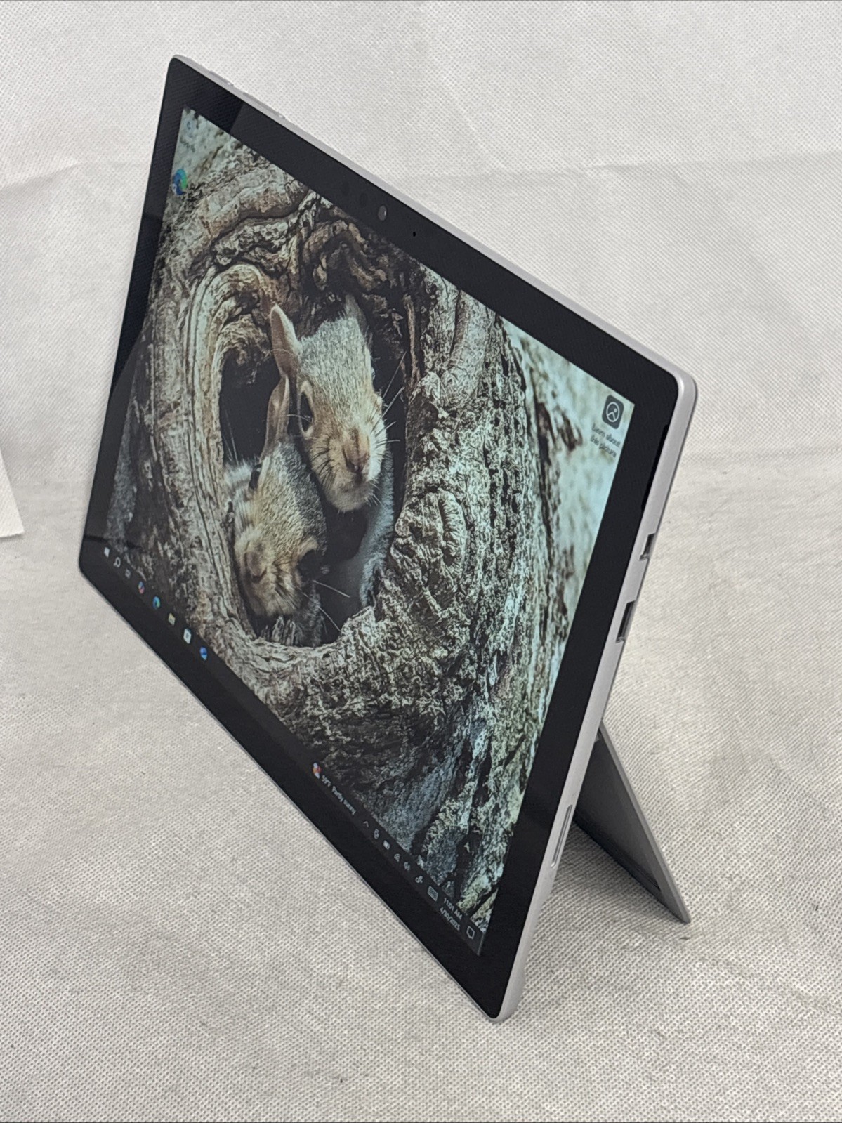 Microsoft Surface Pro 5 (1807, 128GB, Intel i5 7th, 4GB) Cellular – Platinum