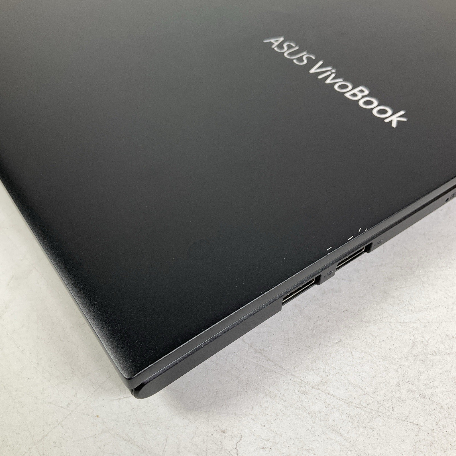 ASUS Vivobook M513IA-DB74 15.6″ AMD Ryzen 7 4700U @2.00GHz 8GB RAM DDR4 1TB SSD