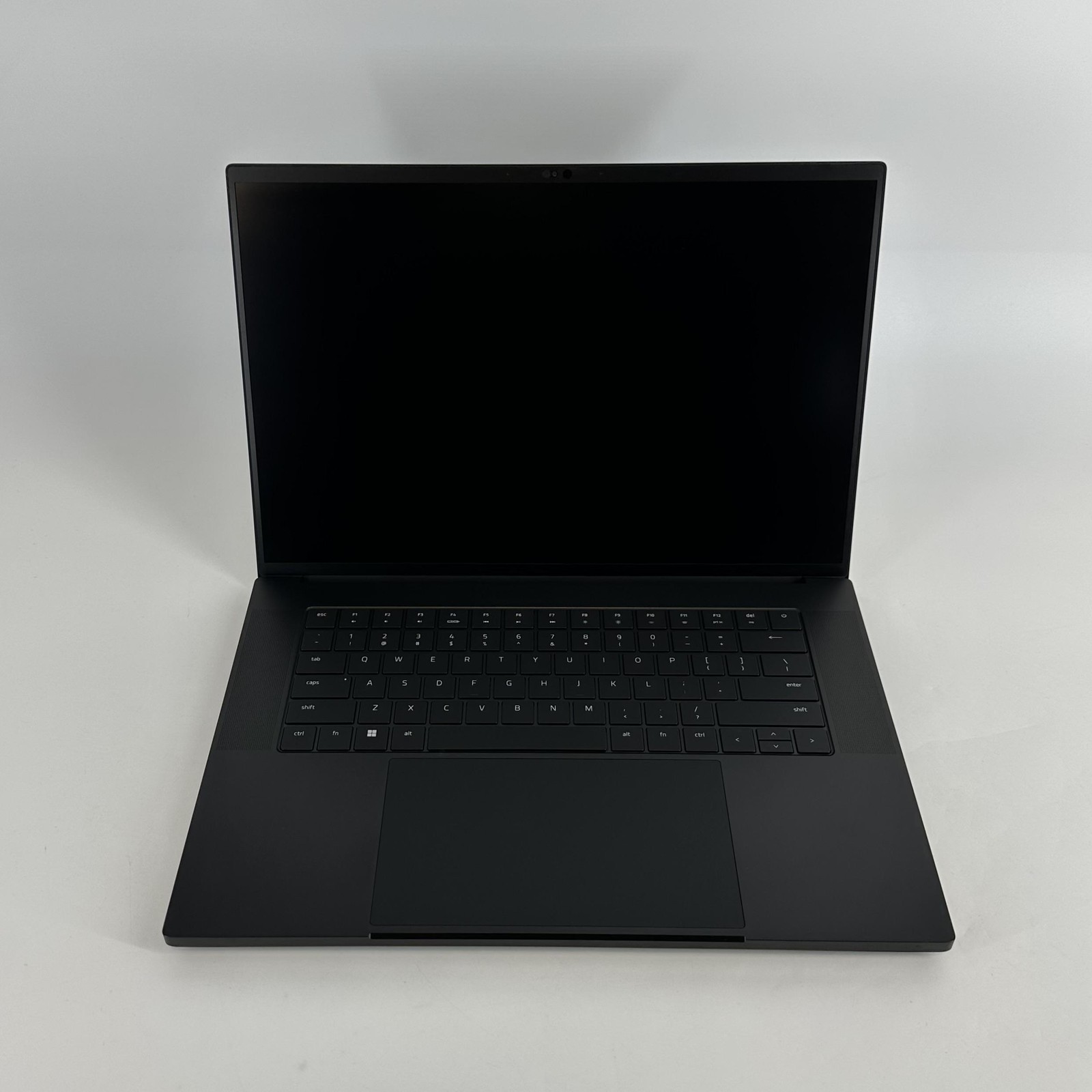 Razer Blade 16 240Hz QHD+ 2.2 GHz i9-13950HX 32GB 2TB/1TB RTX 4080 Excellent