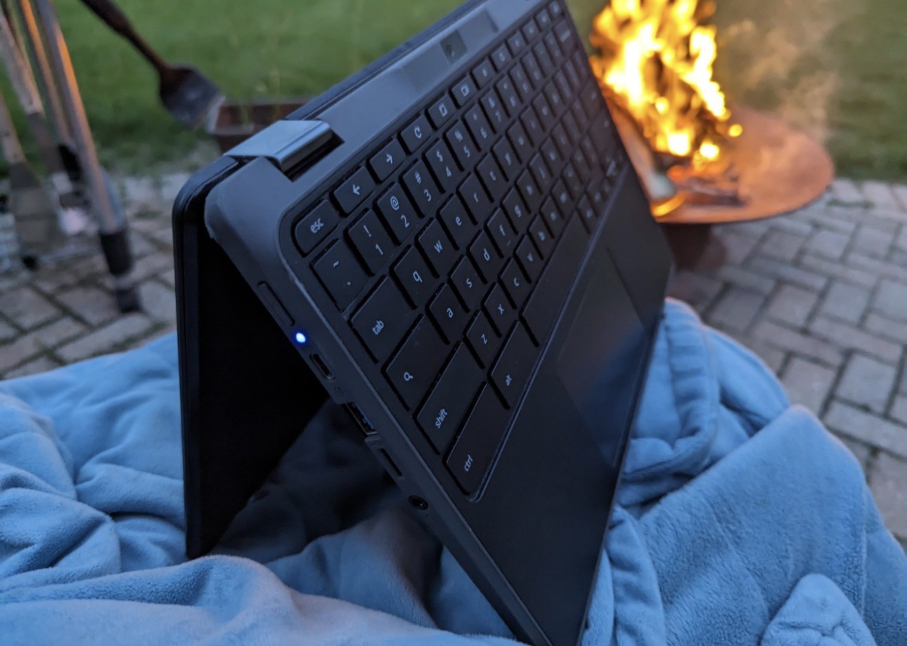 Acer Chromebook R752T 2in1 (N4020 – 4GB RAM – 32GB Storage)