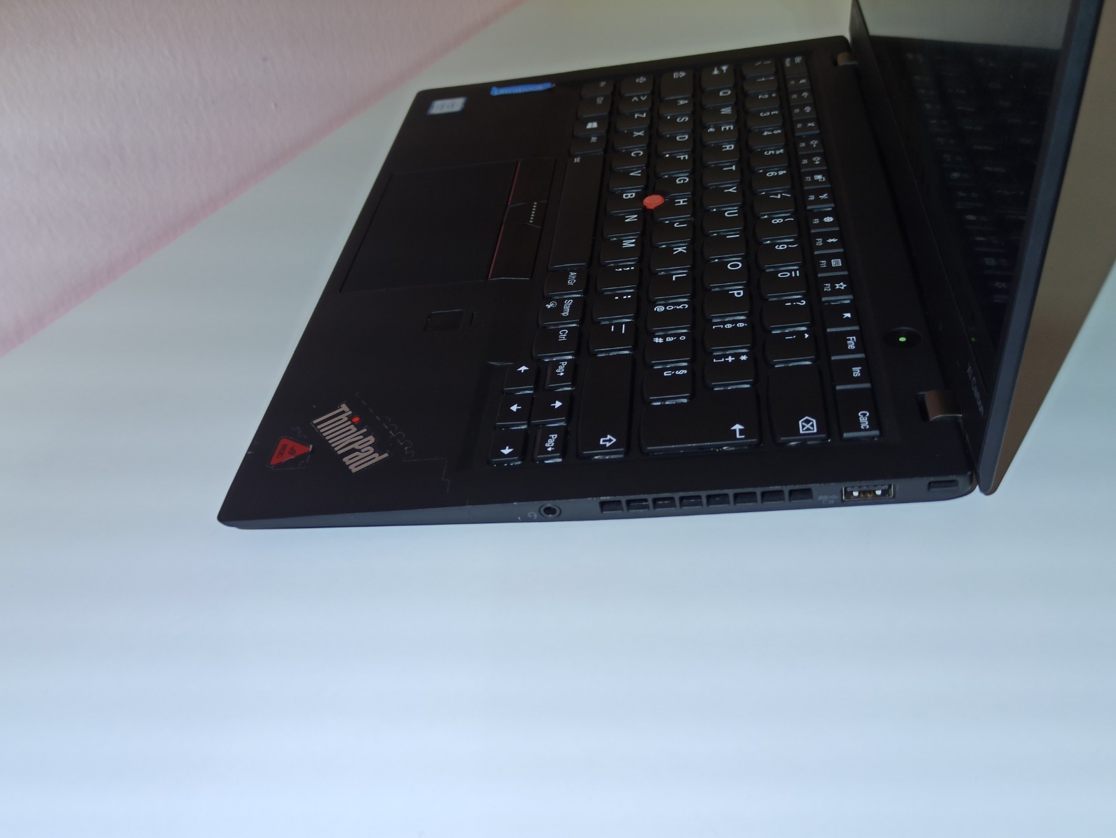 Lenovo Thinkpad X1 Carbon | Intel i7-7500 | 8GB RAM | 256GB M.2 SSD