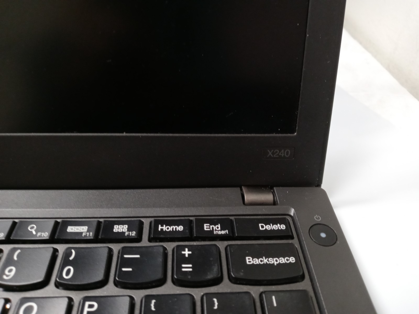Lenovo ThinkPad X240 – i5-4300U 1.9GHZ , 8GB RAM, 0GB SSD NO OS NO AC-ADAPTER