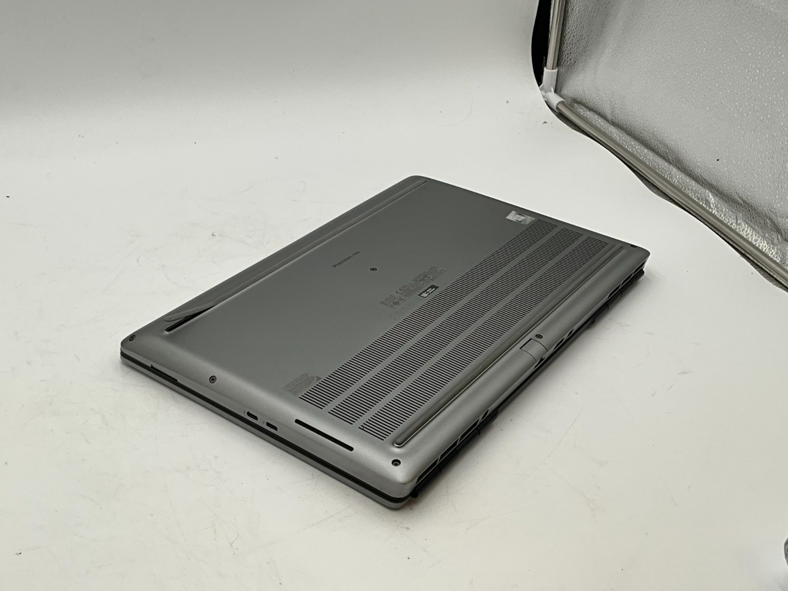 DELL Precision 7560 i7-11850H 2.50g 32GB 1tb T1200 15.6″ WIN11 Laptop 1S3S2J3