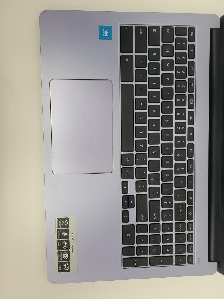 Acer Chromebook with charger, see pictures. 4GB and 64GB hard drive (P04024492)