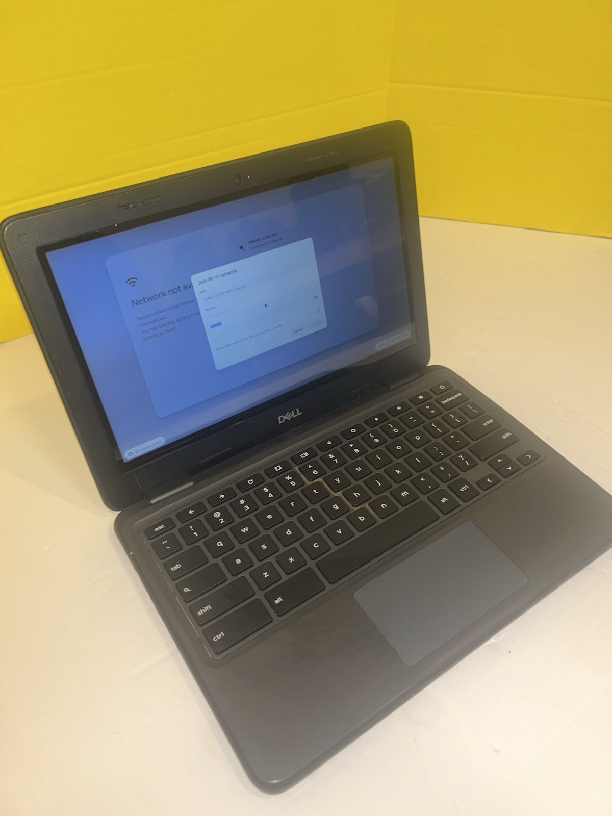 Dell Chromebook ,Celeron, 4GB RAM, 32GB, ChromeOS) touch Beezel detail
