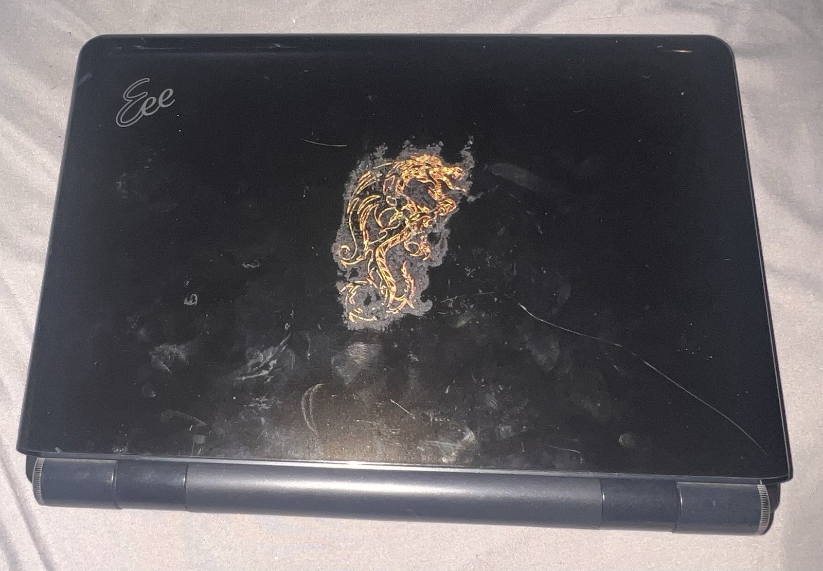 Asus Eee PC 1000HE Mini Laptop. 160GB HDD AND 1GB RAM. For parts or repair