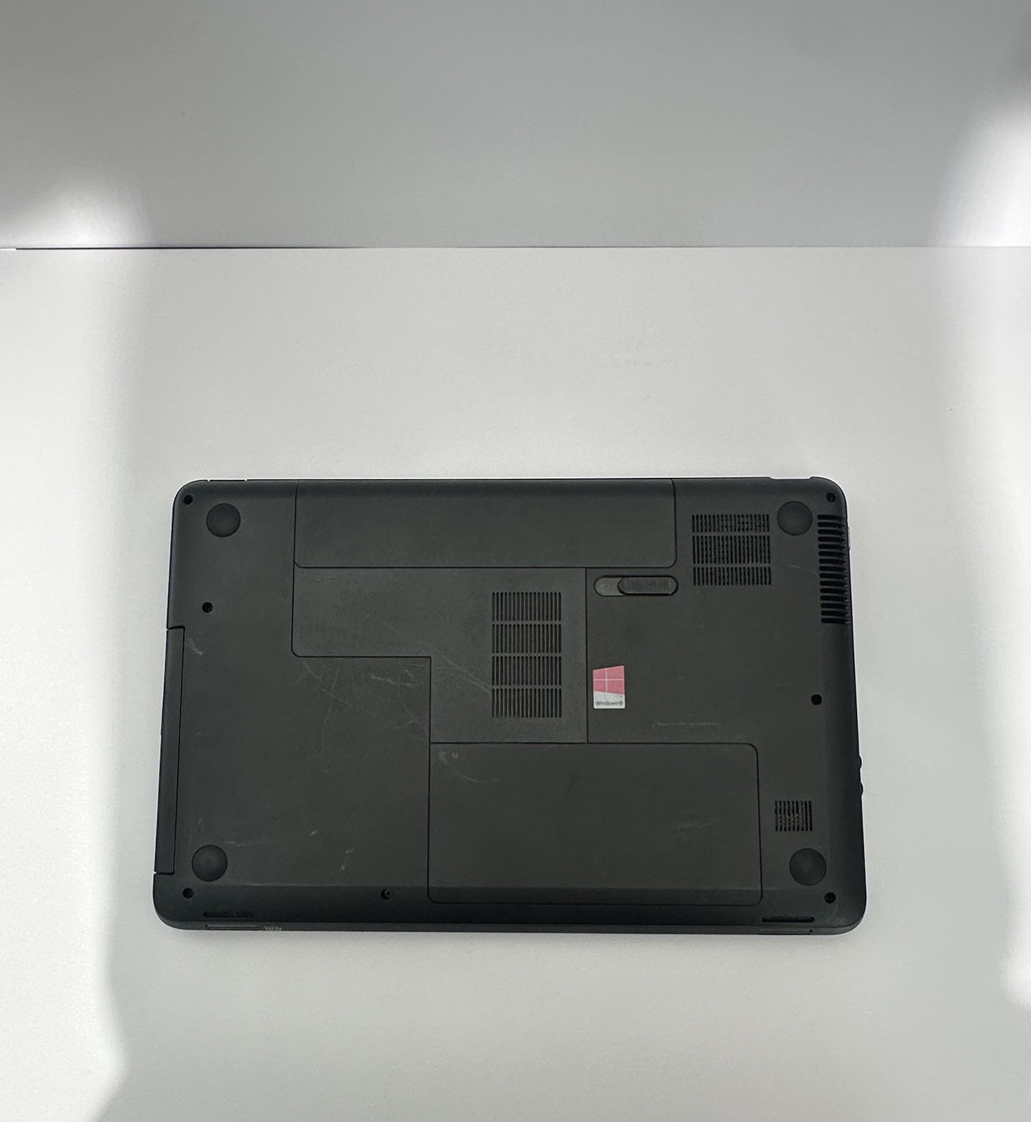 HP 2000-2D09WM With Battery /UNTESTED! UNKOWN!