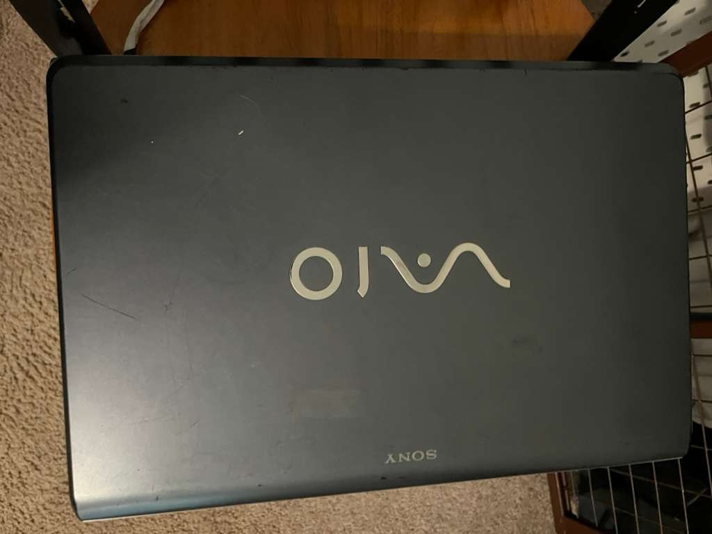 VAIO VPCF1 SILVER WITH NVIDIA 425M, SONY CHARGER INCLUDED WINDOWS 7 INSTALLED