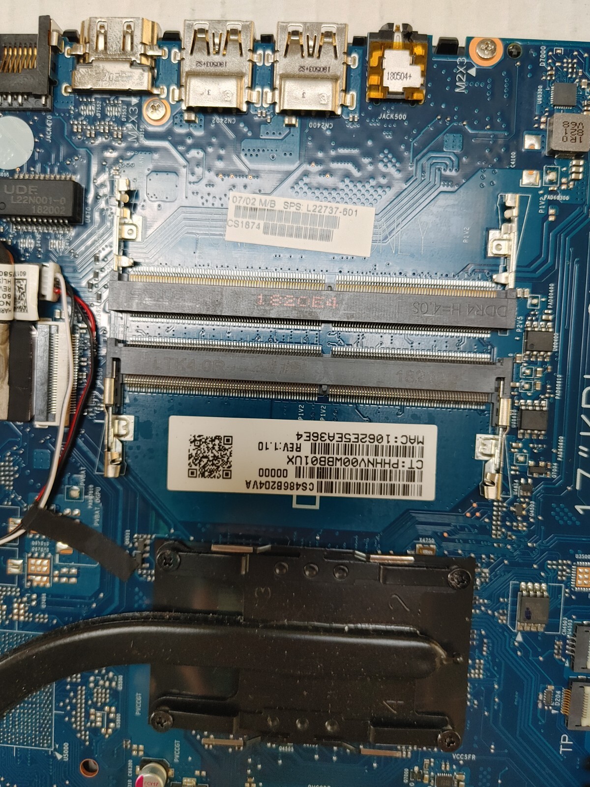HP 17-by0xxx Core i3-8130U@ 2.20GHz , NO RAM ,NO HD , Bad screen ,for parts only