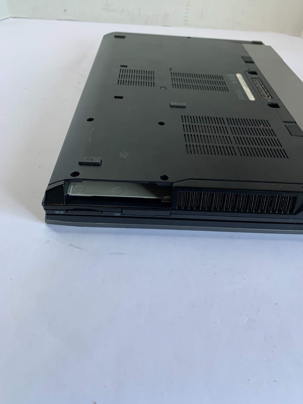 Dell Precision M4500 – i7 640M – 8GB DDR3 – NO HDD/ NO SSD – DEAD BATT