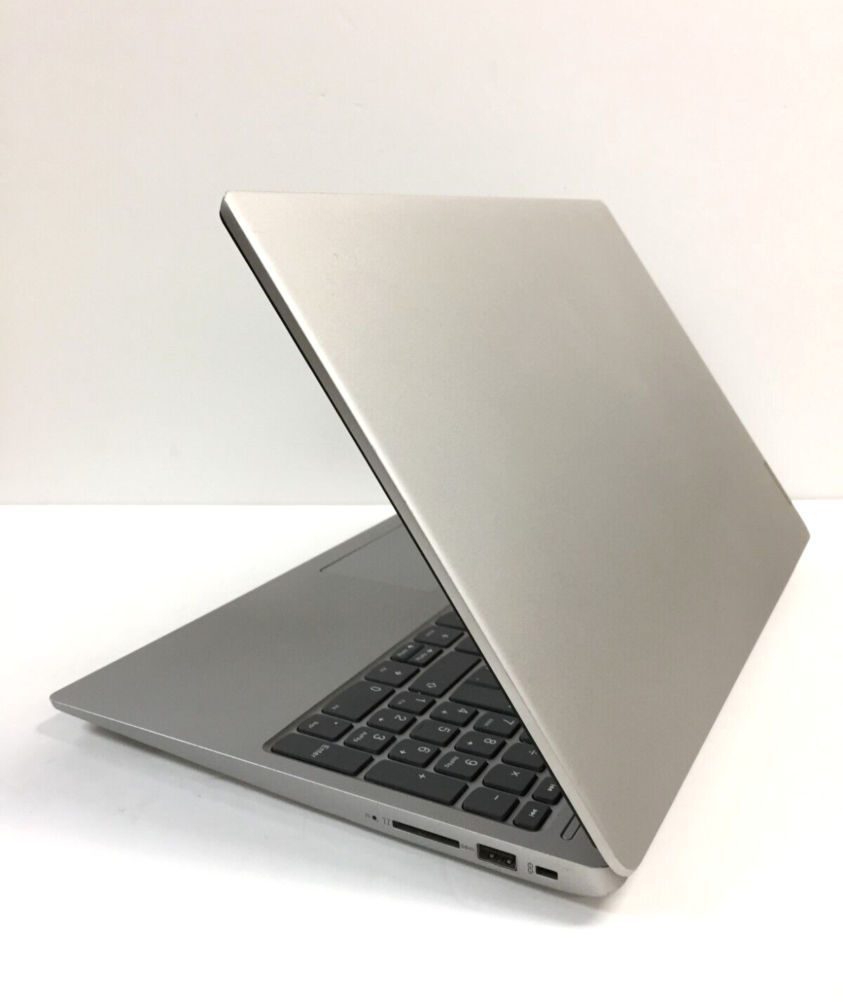 Lenovo ideapad 330S-15IKB Laptop 15.6″ HD/Intel i3-8130U/4G/1TB HDD +16GB Optane