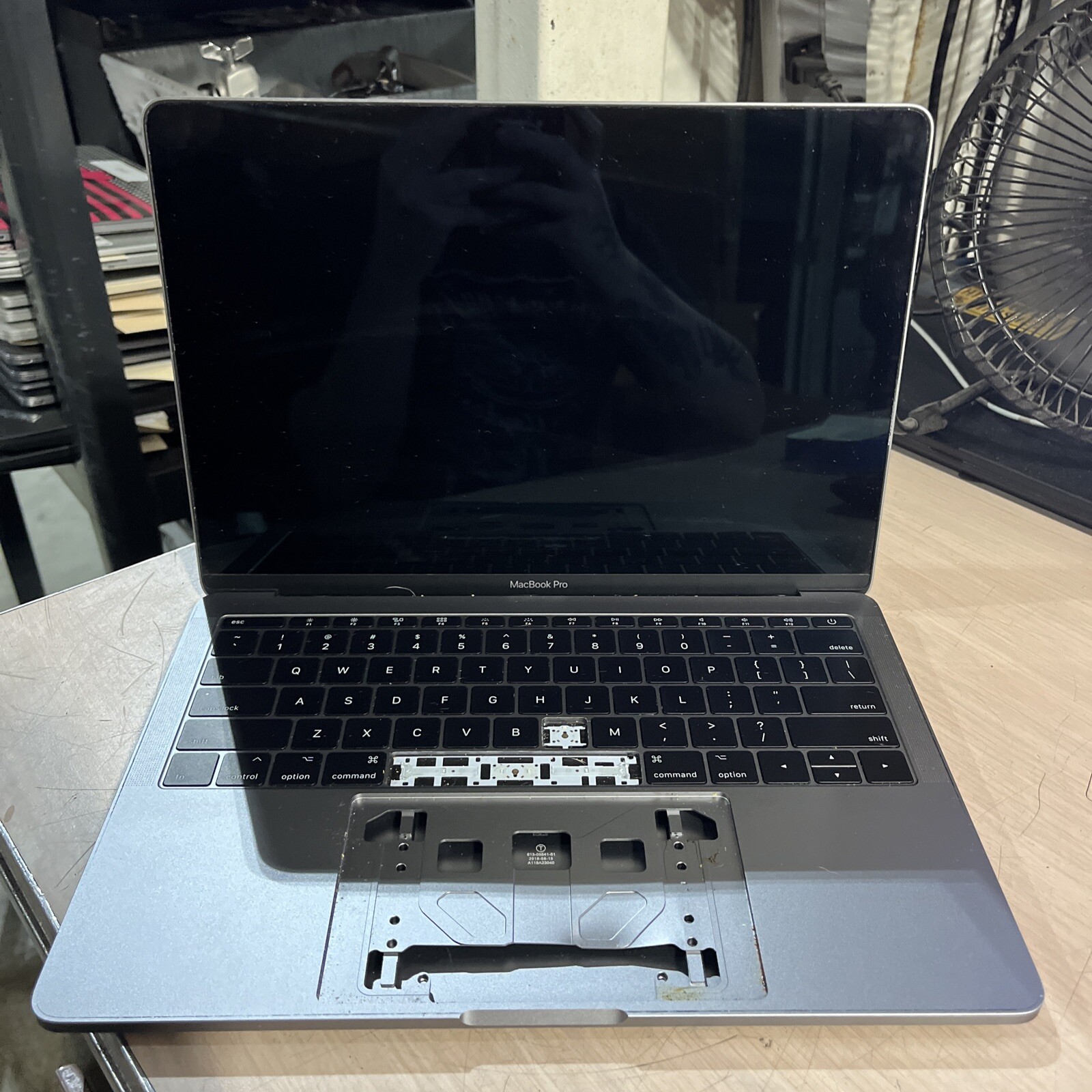 APPLE MACBOOK PRO 13″ MID-2017 CORE I5-7360U 2.3GHZ 8GB RAM NO HD ‘
