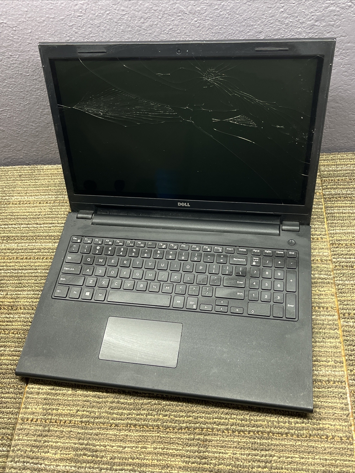 Dell Inspiron 3542 15.6″ / Intel Core i3 UNKNOWN SPECS / Cracked 12840