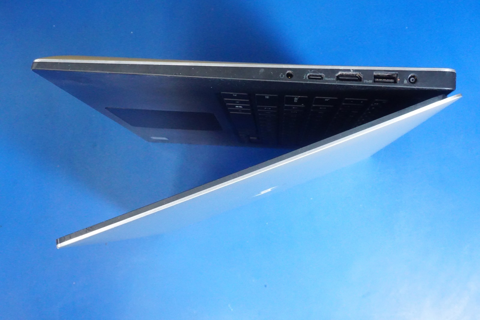 Dell XPS 15 7590 15″ i7-9750H 2.6GHz 32GB DDR4 GTX 1650 no/SSD/OS/BATTERY