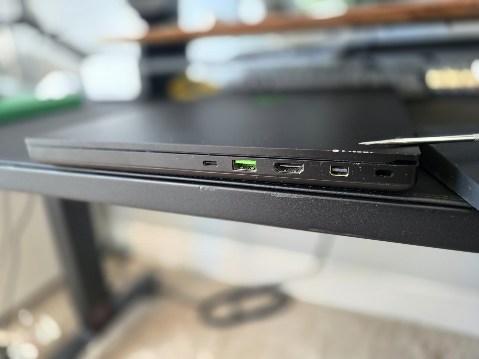 Razer Blade 15 Base 144Hz FHD i7-9750H 16GB 512GB SSD RTX 2060