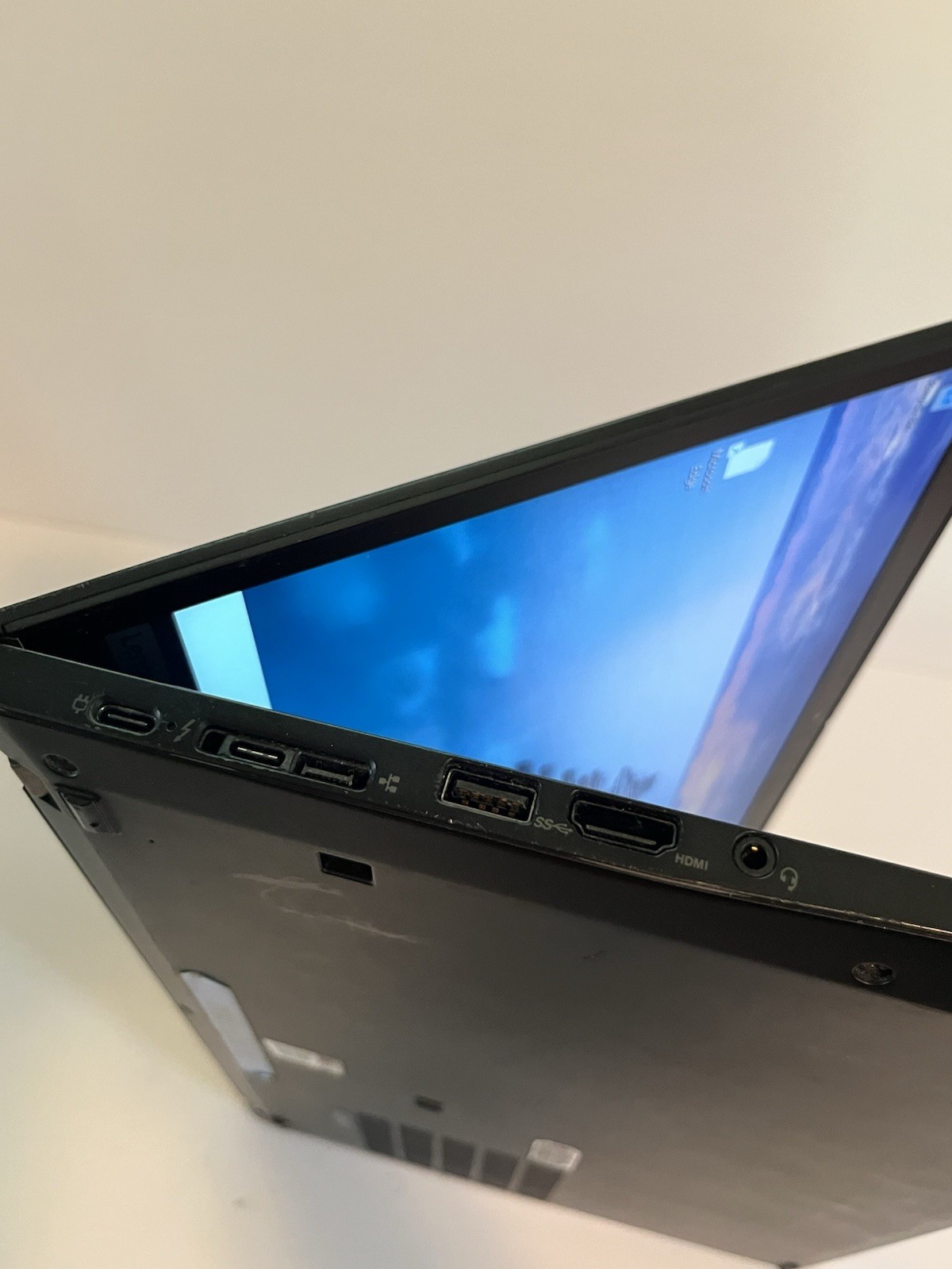 Lenovo ThinkPad T490s i7-8565U @ 1.80GHz 8/256GB 620 14″ TOUCH #80B *read desc*