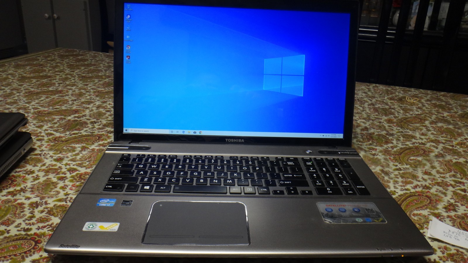 (450)Toshiba satellite P875-S7102, 17.3″, 16GB, 1TB, windows10, good laptop