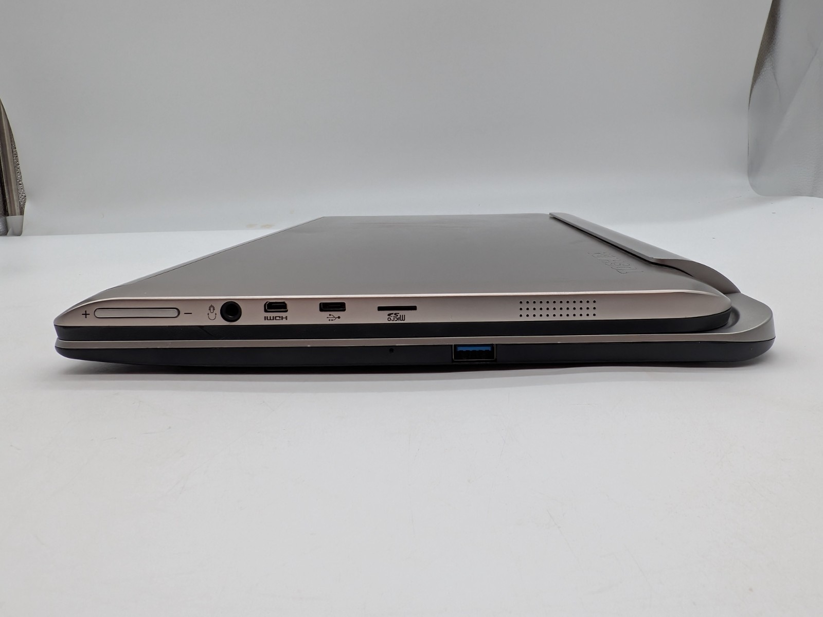 Toshiba Satellite Click W35Dt-A3300 13” Tablet / Laptop